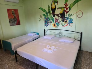 1 soverom, skrivebord, wi-fi (inkludert) og sengetøy