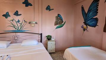 1 bedroom, desk, free WiFi, bed sheets