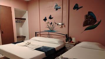 1 habitación, escritorio, wifi gratis y ropa de cama