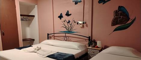 1 habitación, escritorio, wifi gratis y ropa de cama