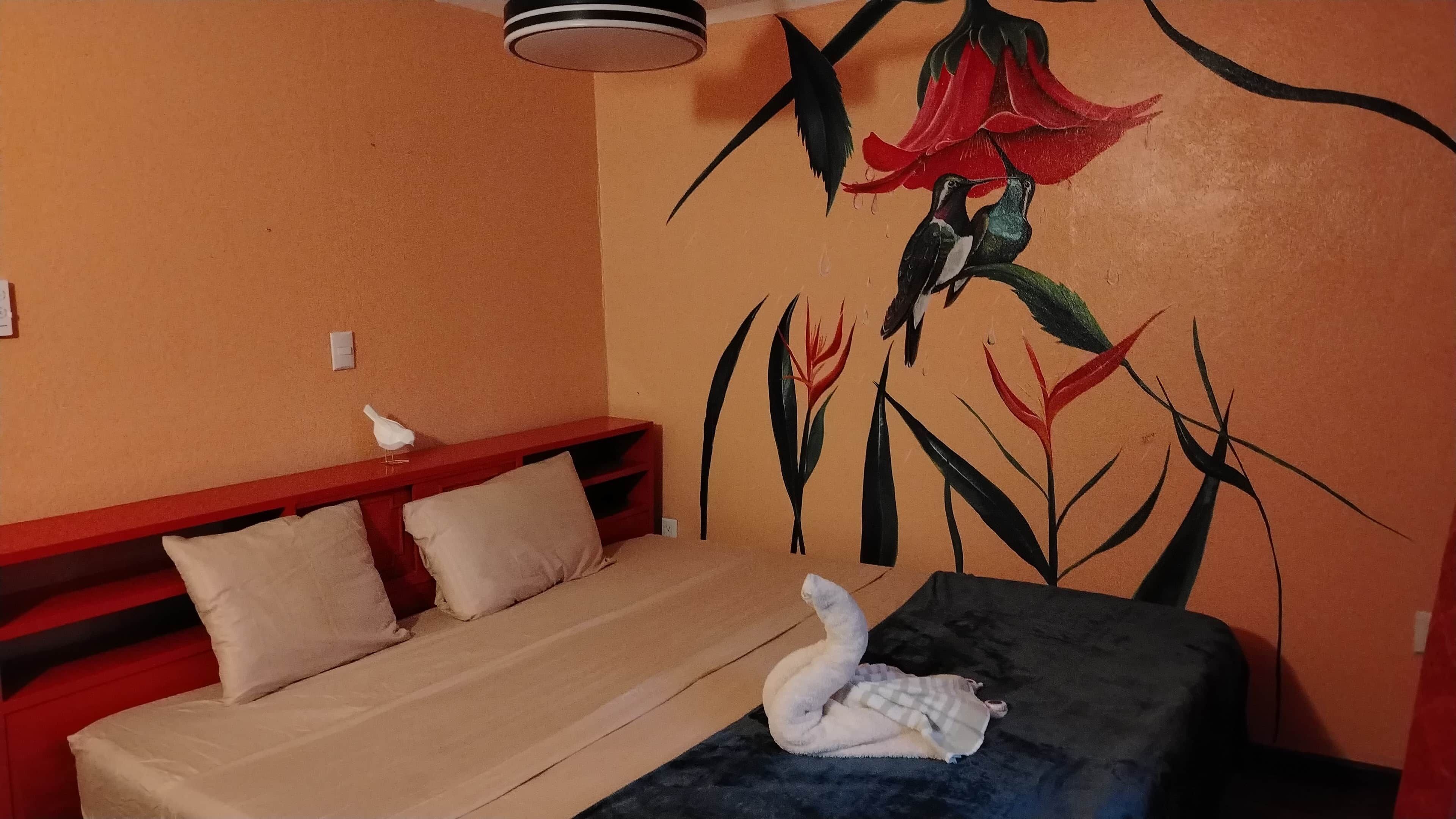 Hummingbird room - king size bed