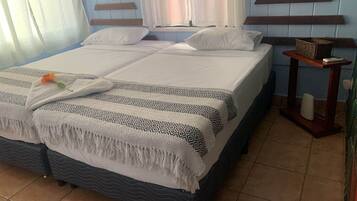 1 bedroom, desk, free WiFi, bed sheets