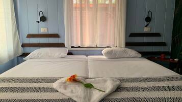 1 bedroom, desk, free WiFi, bed sheets