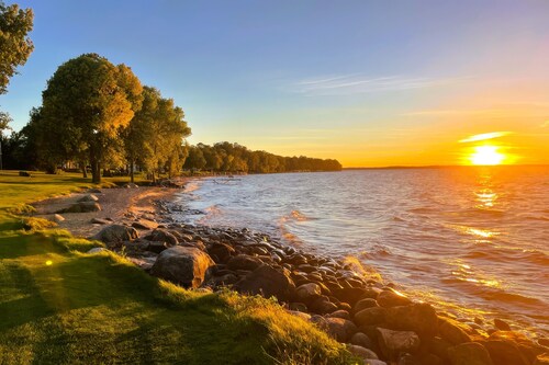 Lakeside Retreat at Izatys - Unit #222 – The Perfect Getaway for All Seasons!