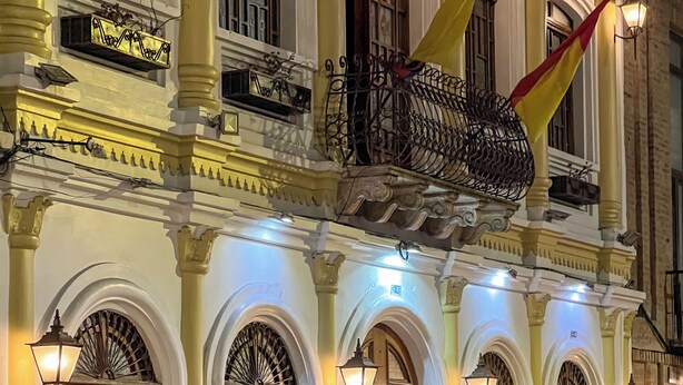 A historic building with ornate architecture, including arched windows and a balcony with a decorative railing. - Hotel Boutique Magdalena By Chat Noir (Cuenca)