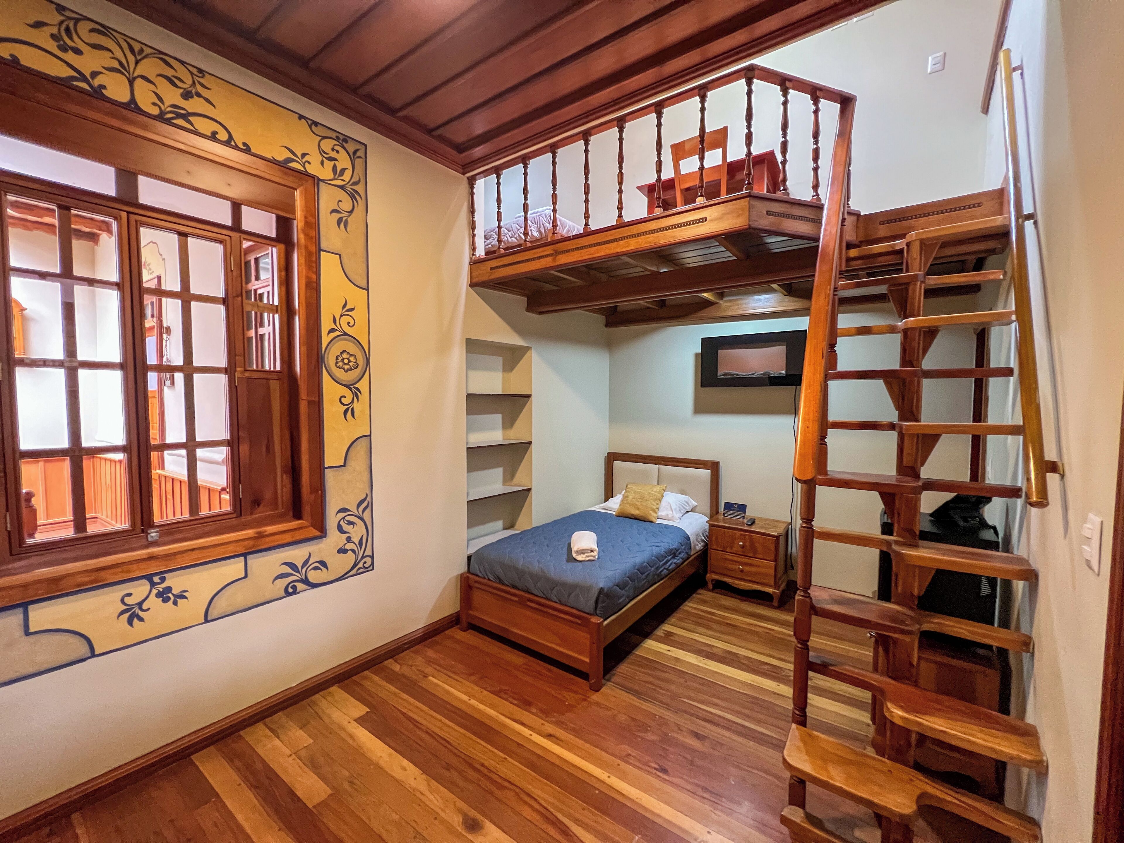 Caja de seguridad en la habitación y escritorio 