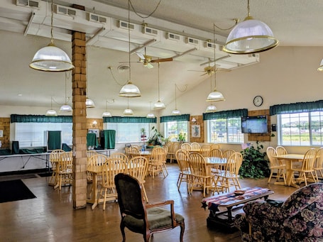 Lobby sitting area. Rails Inn