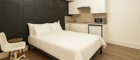 1 bedroom, desk, iron/ironing board, travel cot