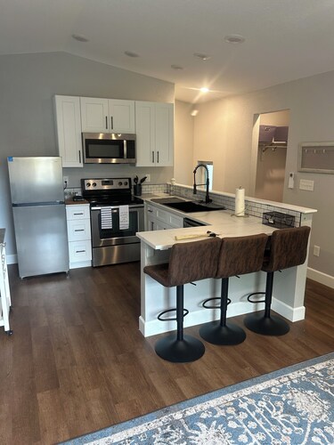 Soothing 2-bedroom apartment with AC  close to Boulder/Denver