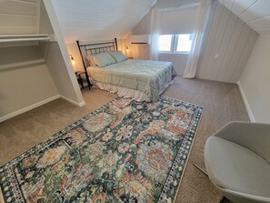 5 bedrooms, iron/ironing board, WiFi, bed sheets