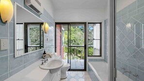 Douche, serviettes fournies
