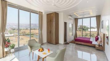 5 bedrooms, internet, bed sheets