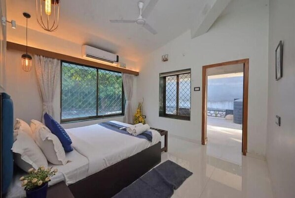 4 bedrooms, Internet, bed sheets