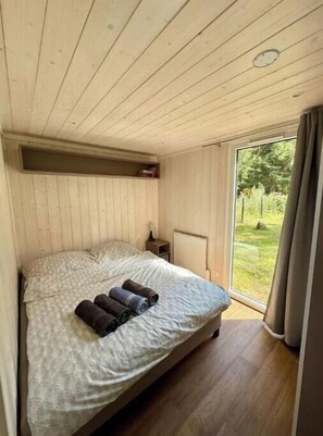 2 habitaciones, tabla de planchar con plancha, internet y ropa de cama 