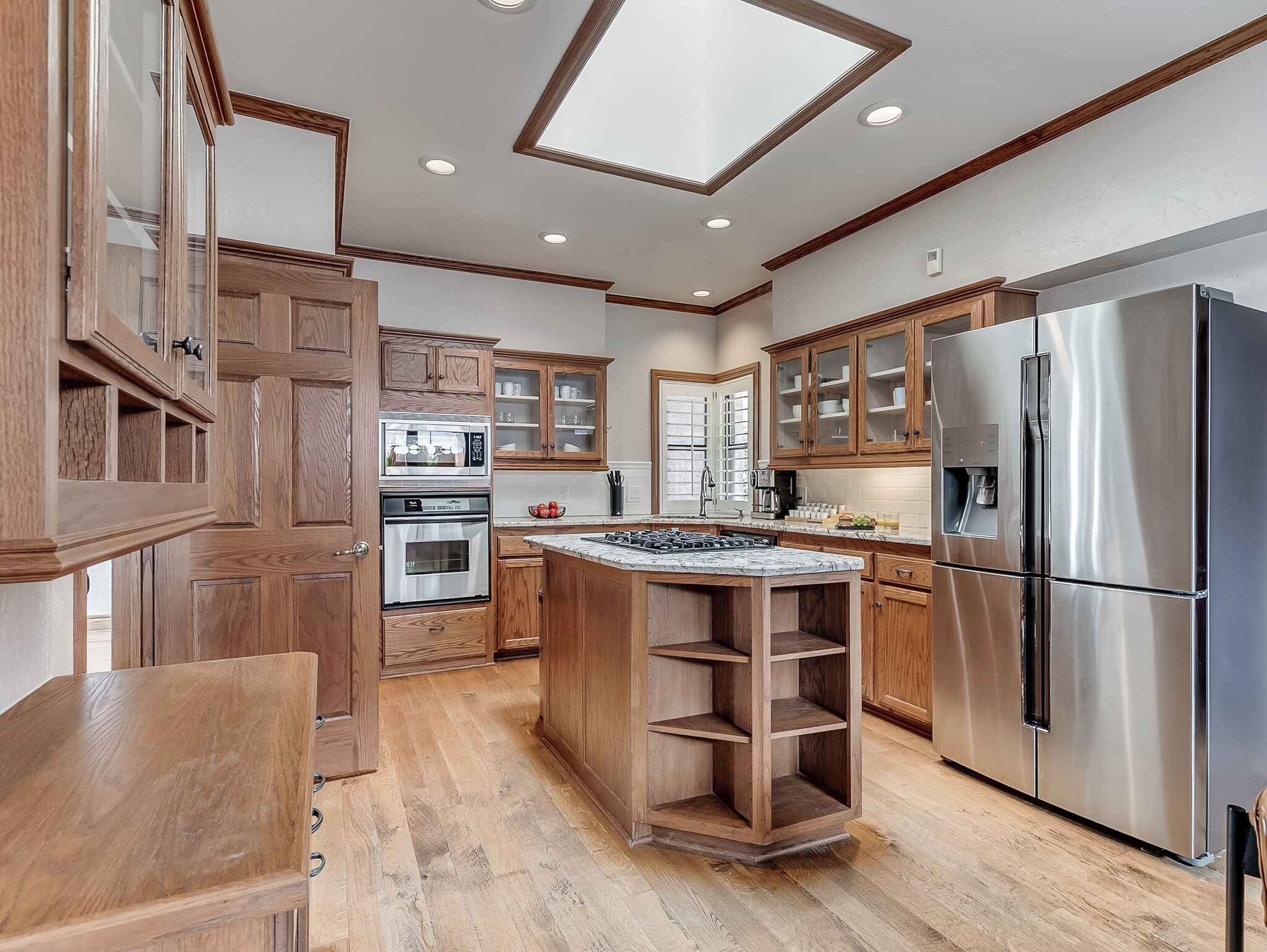 Microondas, horno, parrilla de estufa y lavavajillas 