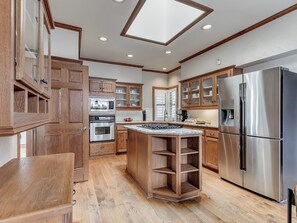 Micro-ondes, four, plaque de cuisson, lave-vaisselle