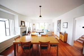 Interior - Captain's Manor - Light Rail - Big Comfy House! (Seattle)