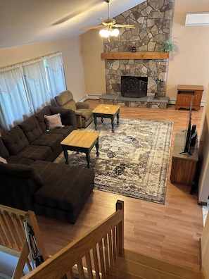 TV, fireplace - Short walk to BethelWoods (Swan Lake)