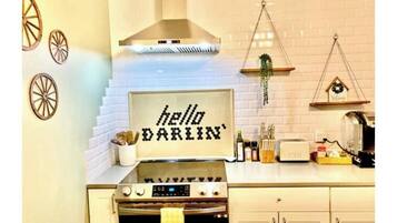 Mikrowelle, Ofen, Herdplatte, Geschirrspüler