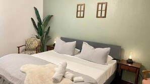 3 bedrooms, desk, iron/ironing board, WiFi