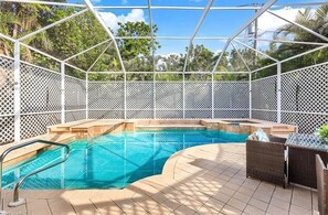 Piscina a l'aire lliure i piscina climatitzada 
