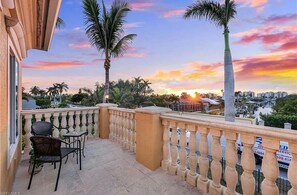 Terrace/patio - 1 OF THE CLOSEST NAPLES PARK HOMES 2 THE BEACH/RENOVATED/5BR/POOL/BIKES/GAMEROOM (Naples)