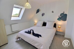 3 bedrooms, iron/ironing board, free WiFi, bed sheets