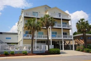 Exterior - SUN & FUN SPACIOUS 7 BEDROOM TOWNHOME GREAT LOCATION! (North Myrtle Beach)