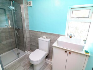 Shower - Faye Cottage (Mansfield)