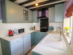 Cookware/dishes/utensils