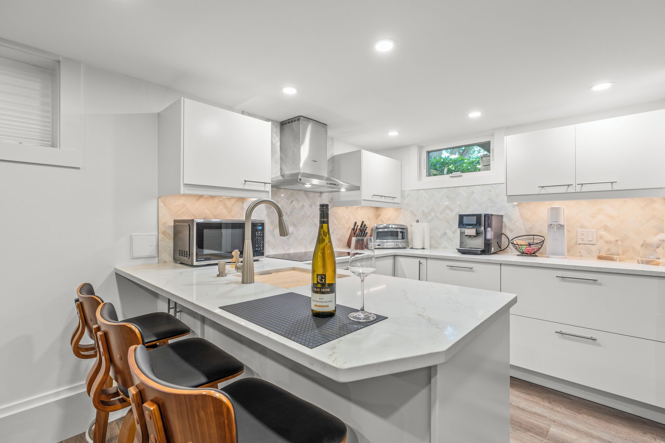 電子レンジ、コンロ、食器洗い機