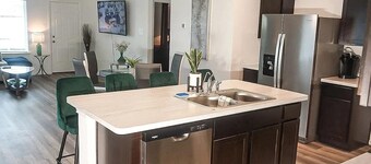 Legacy Luxury Chateau Quiet getaway in Houston