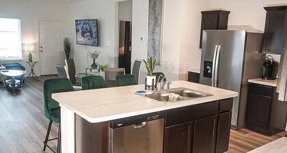 Legacy Luxury Chateau Quiet getaway in Houston