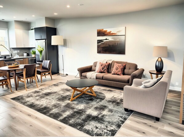 Smart TV - Prime Hollywood 2BR Urban Stay – Complimentary AC & Parking (Los Angeles)