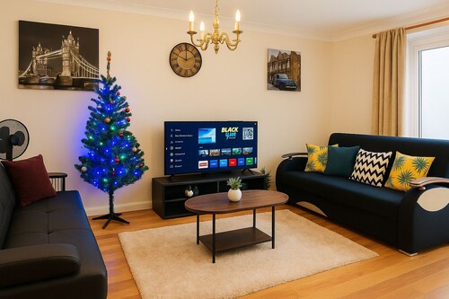 House - Sleeps 7 - Pet Friendly - Garden - Parking