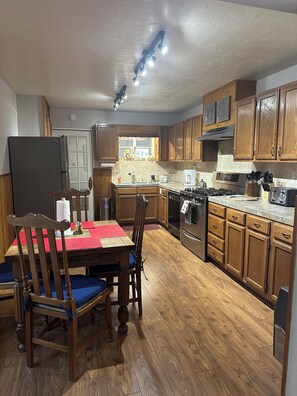 Fridge, microwave, oven, stovetop - Coyote Retreat is a comfortable, single level home in the Sacramento Mountains. (Cloudcroft)