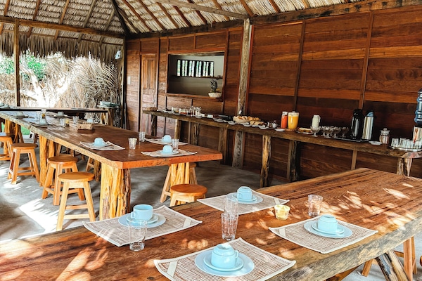 Café da manhã com buffet grátis todos os dias