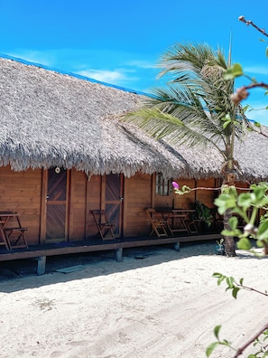 Comfort Chalet, Courtyard View | Laptop workspace, free WiFi