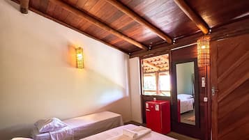 Espacio para trabajar con laptop y wifi gratis