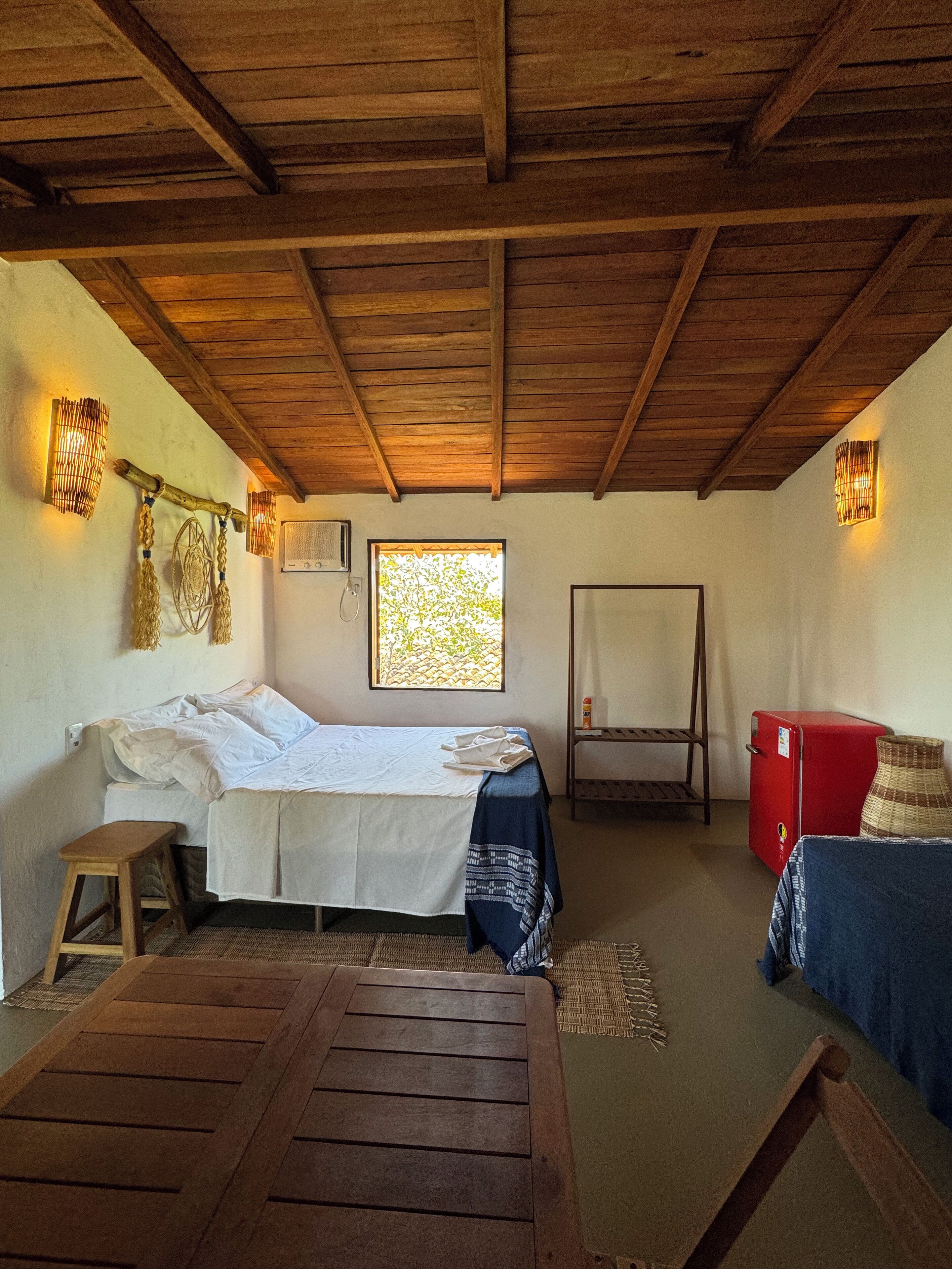 Habitación triple económica, vistas al patio | Espacio para trabajar con un portátil y wifi gratis