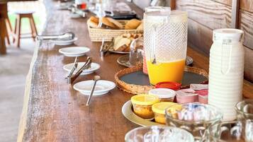 Free daily buffet breakfast