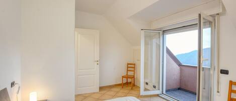 2 bedrooms, iron/ironing board