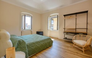 2 bedrooms, iron/ironing board, free WiFi