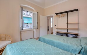 2 bedrooms, iron/ironing board, free WiFi