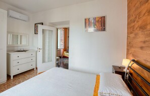 1 habitación, tabla de planchar con plancha y wifi gratis 