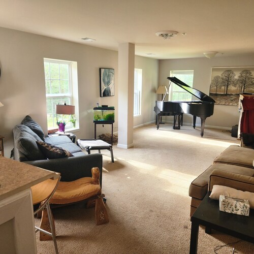 Charming 2 BR English Basement. Private entry, bath, kitchenette & lots of light