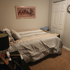 Strykejern/-brett, wi-fi og sengetøy