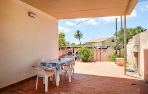 Outdoor dining - Lovely home in Marzamemi with WiFi (Marzamemi)