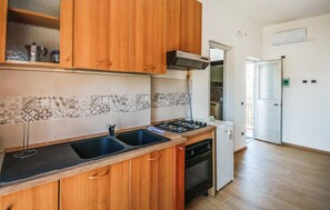 Coffee/tea maker, fridge, microwave, stovetop - Lovely home in Marzamemi with WiFi (Marzamemi)