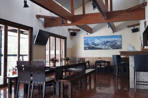Dining - Spacious 5-bedroom ski-in chalet—perfect for families and friends. (Hakuba)